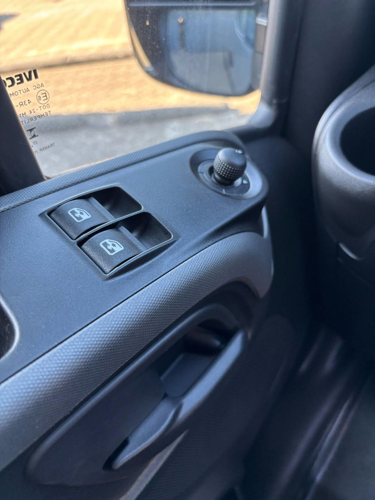 Vehicle Image 37