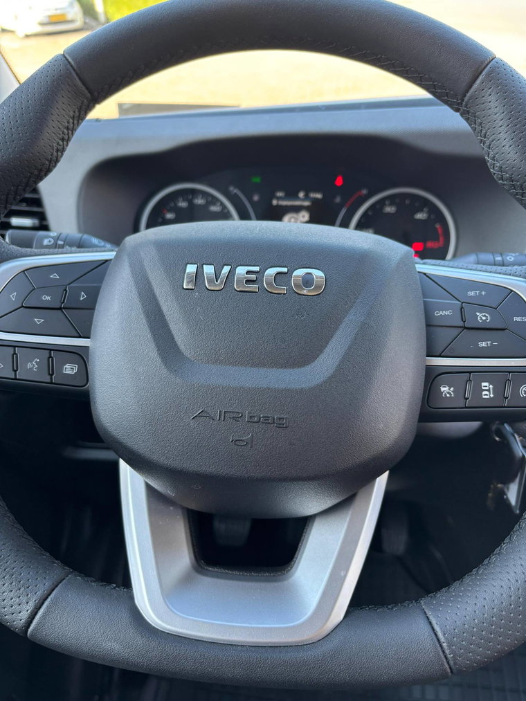Vehicle Image 38