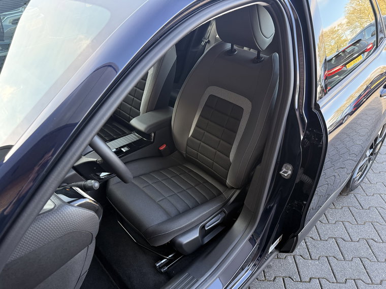 Vehicle Image 37
