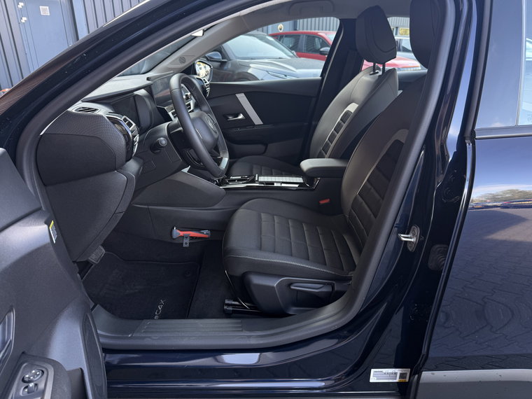 Vehicle Image 38