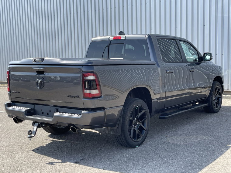 Vehicle Image 16