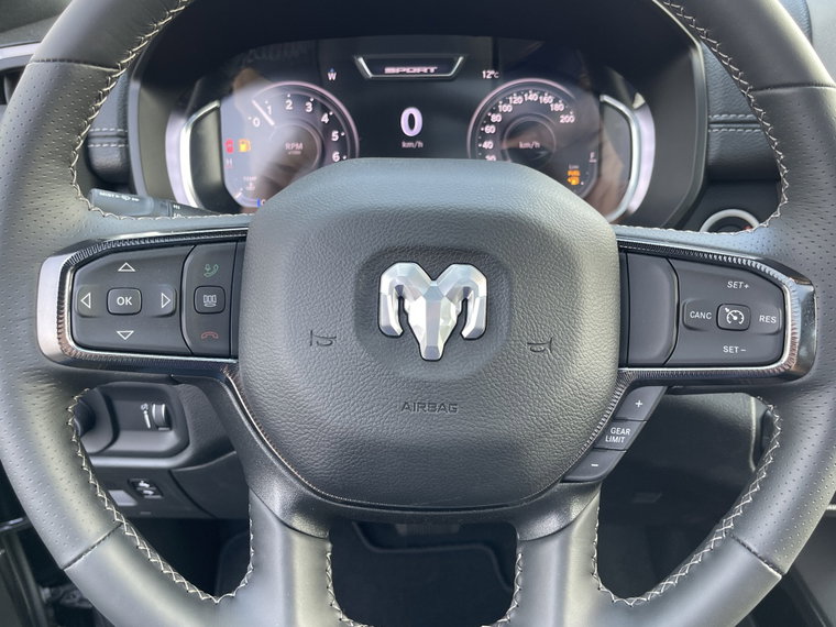 Vehicle Image 28
