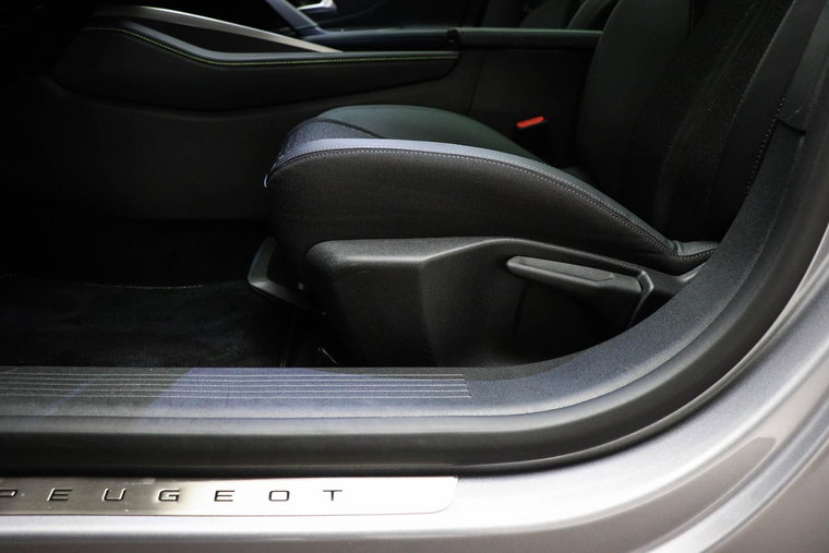 Vehicle Image 32