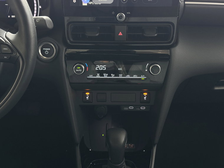 Vehicle Image 25