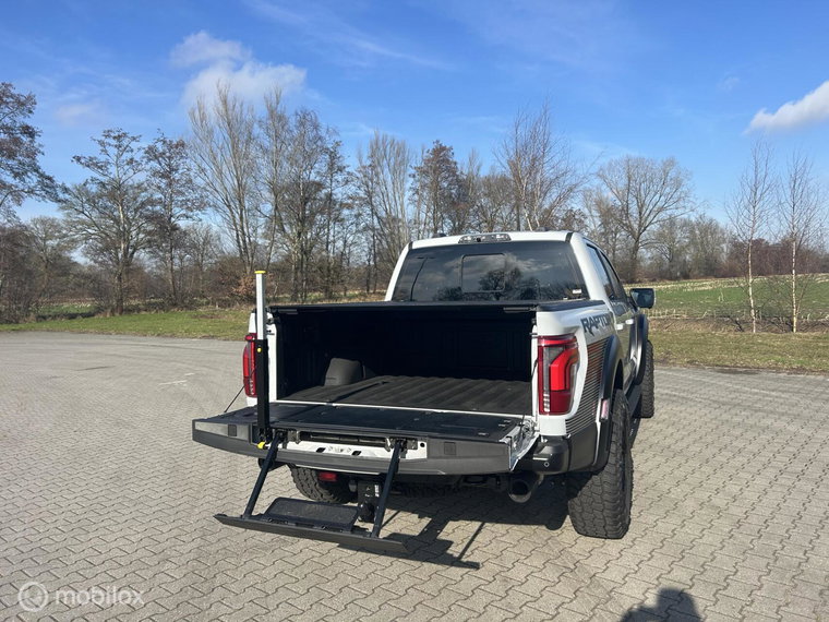 Vehicle Image 40