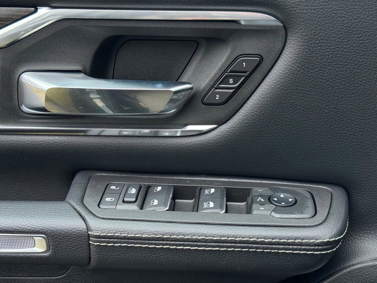 Vehicle Image 24