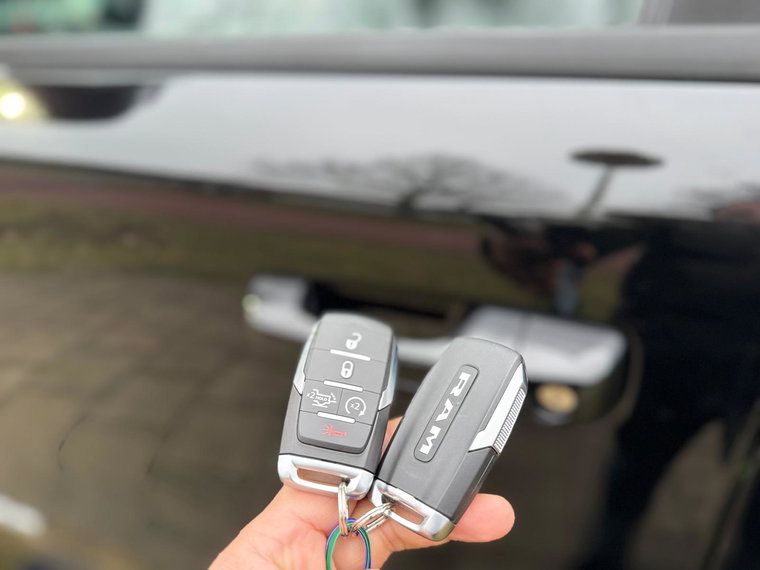 Vehicle Image 25