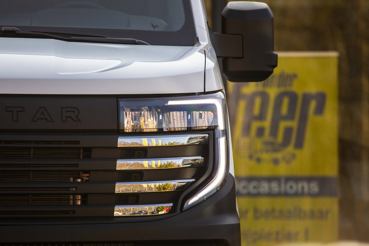 Vehicle Image 4