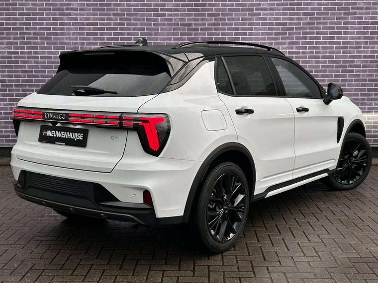 Vehicle Image 25