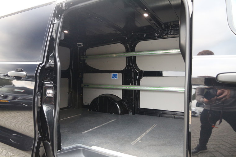 Vehicle Image 17