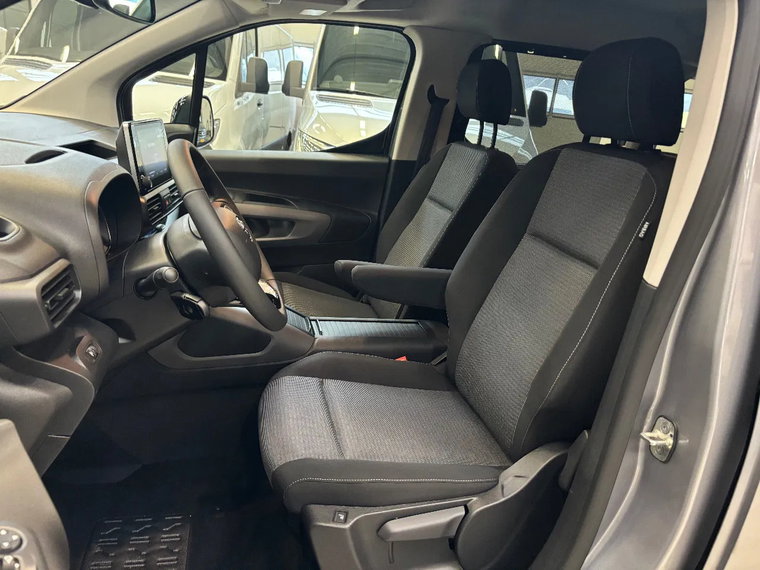 Vehicle Image 17