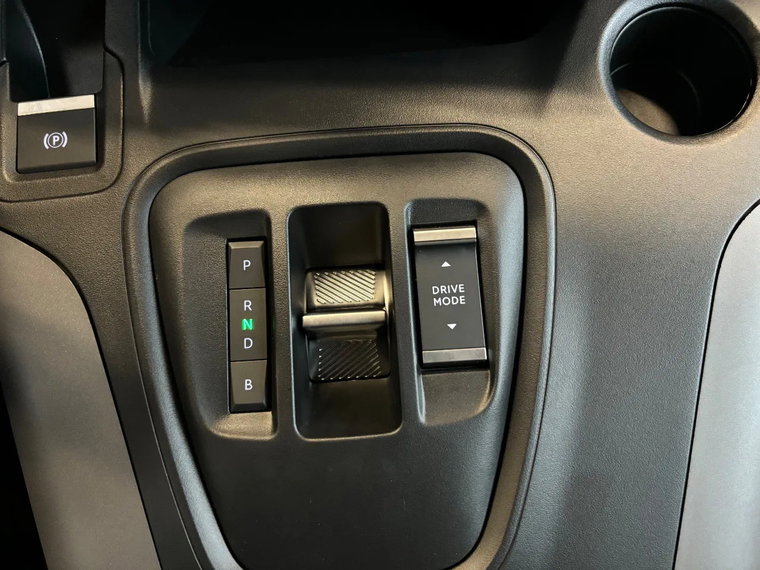 Vehicle Image 25