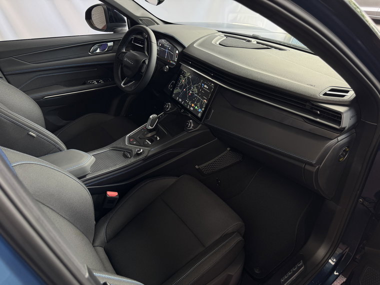 Vehicle Image 32