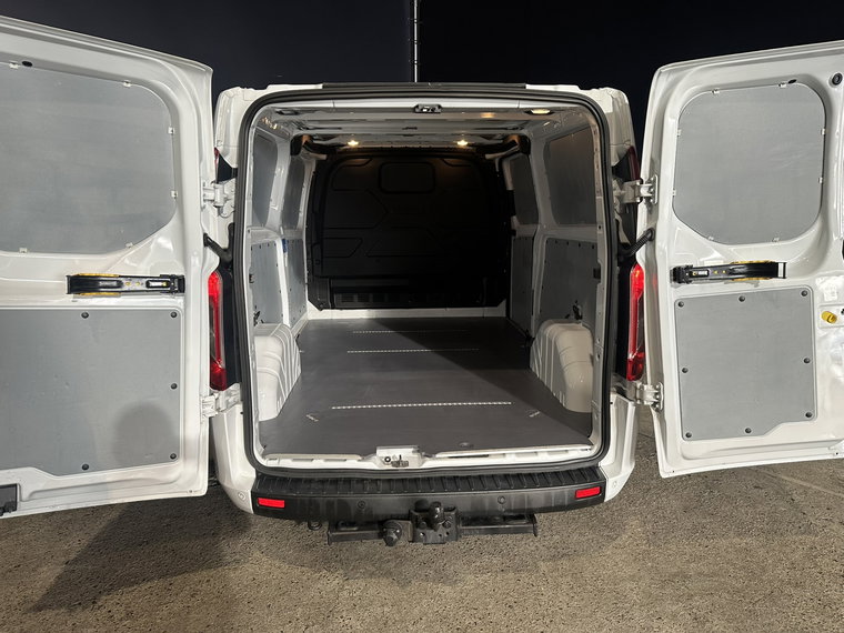 Vehicle Image 13