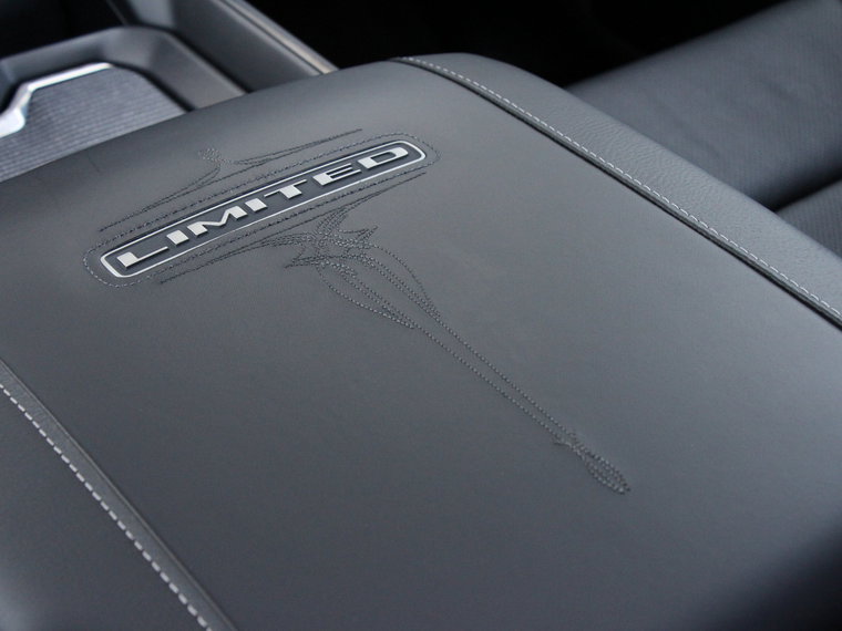 Vehicle Image 16