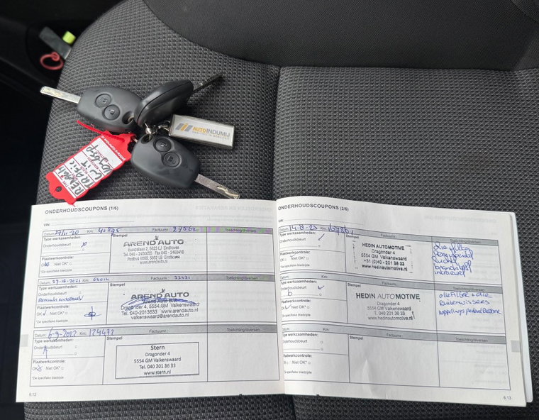 Vehicle Image 25