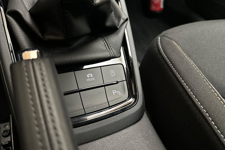 Vehicle Image 32