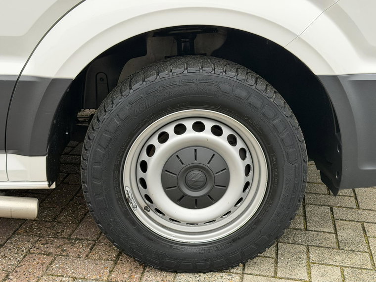Vehicle Image 33