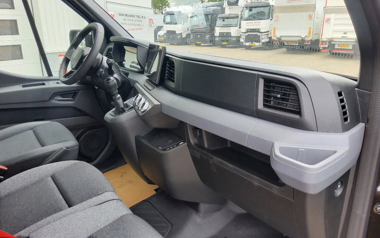 Vehicle Image 25