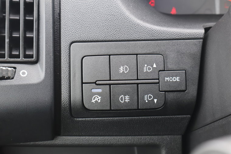 Vehicle Image 28