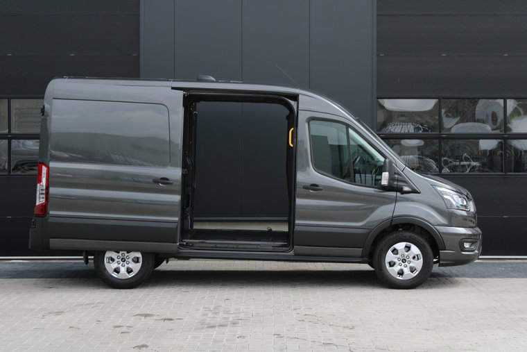 Vehicle Image 25