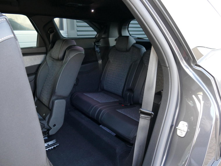Vehicle Image 32