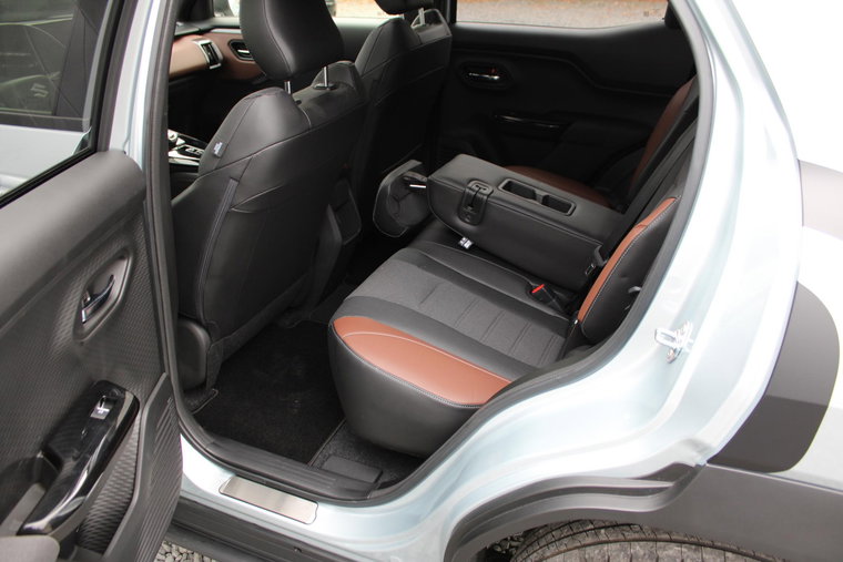 Vehicle Image 13