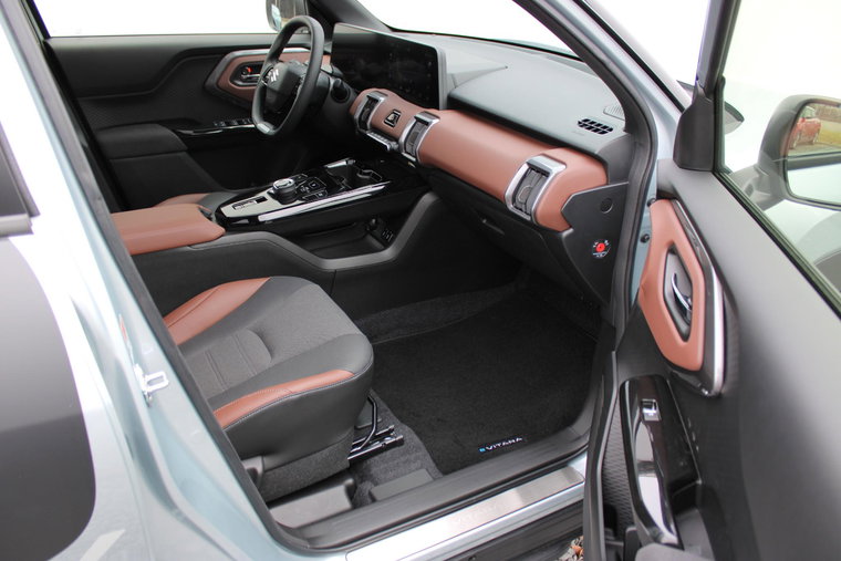 Vehicle Image 16