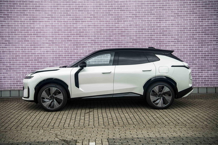 Vehicle Image 4