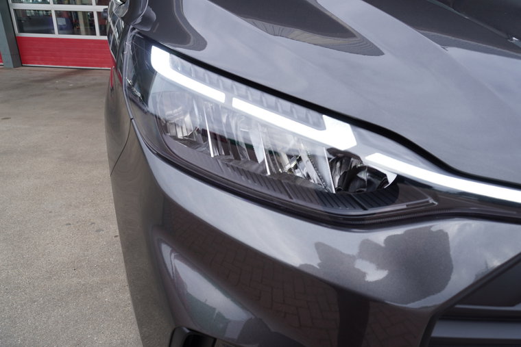 Vehicle Image 12