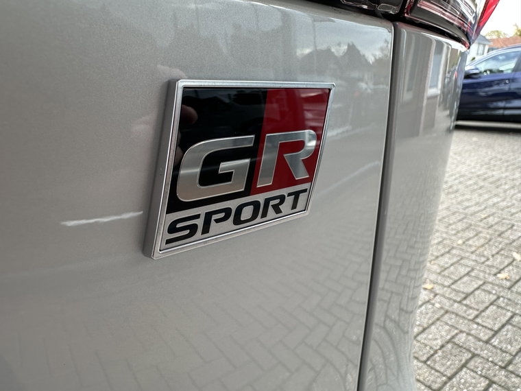 Vehicle Image 25
