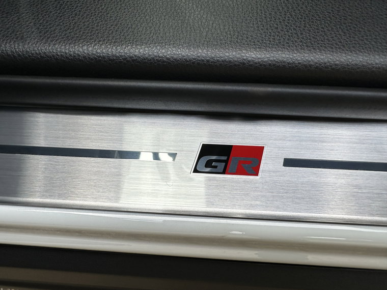 Vehicle Image 33