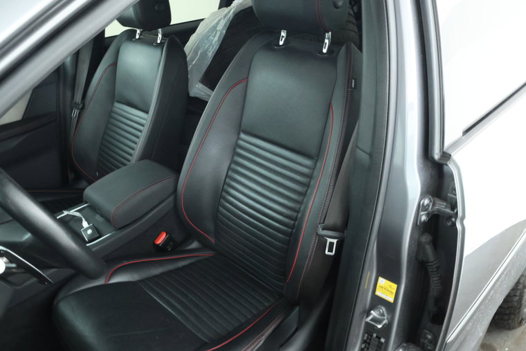 Vehicle Image 19
