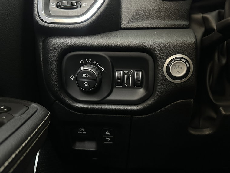 Vehicle Image 24