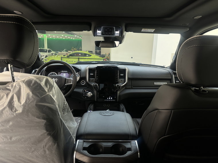 Vehicle Image 32