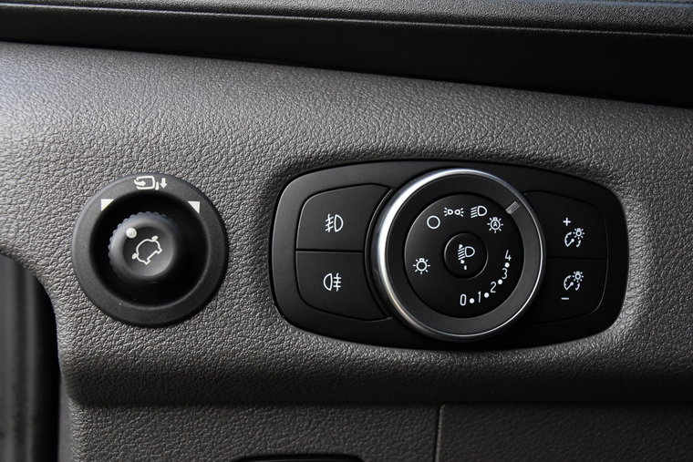 Vehicle Image 25