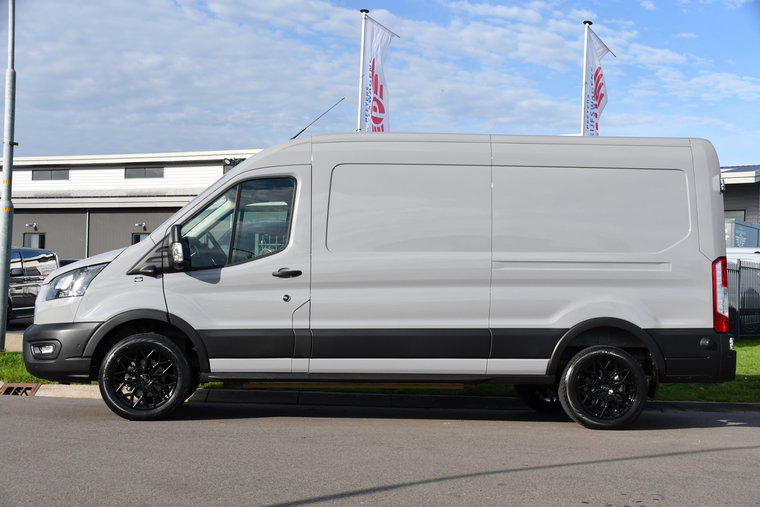 Vehicle Image 9