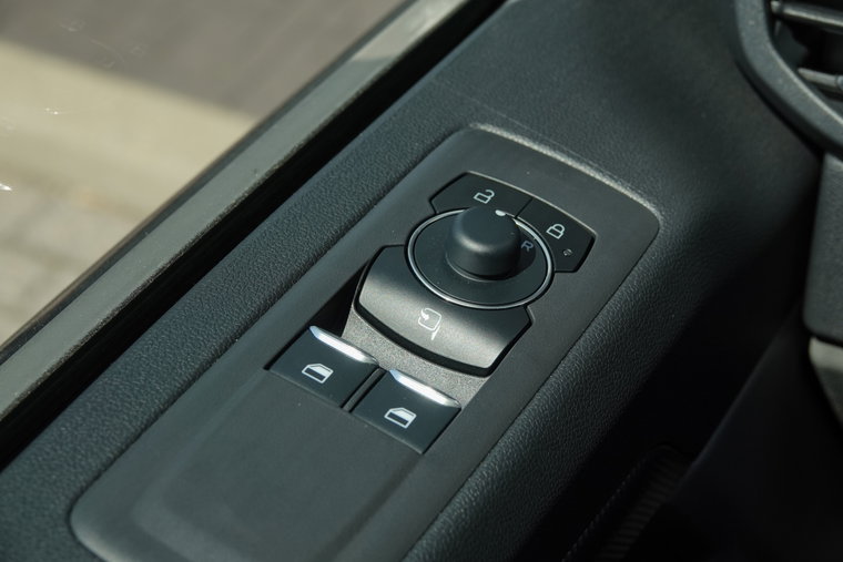 Vehicle Image 28