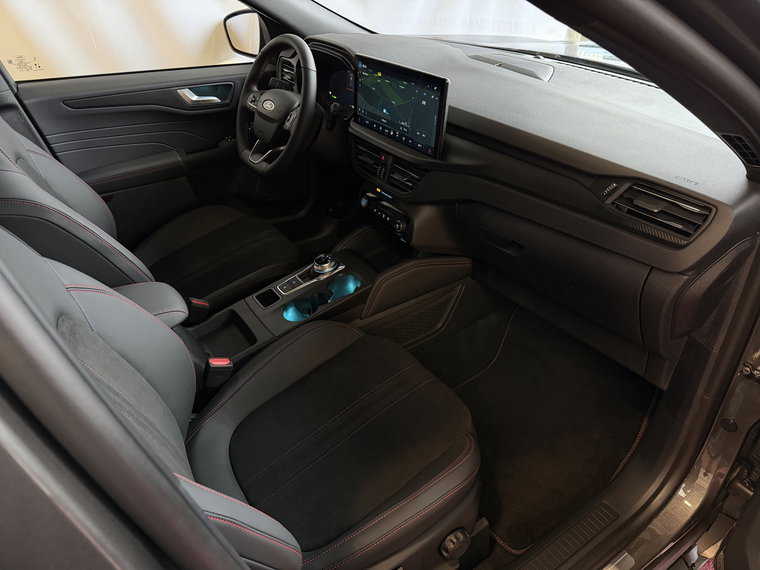 Vehicle Image 32