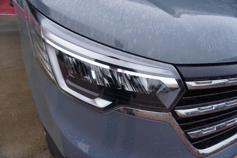 Vehicle Image 12