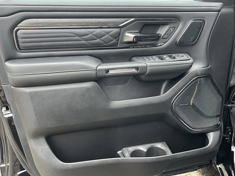 Vehicle Image 26