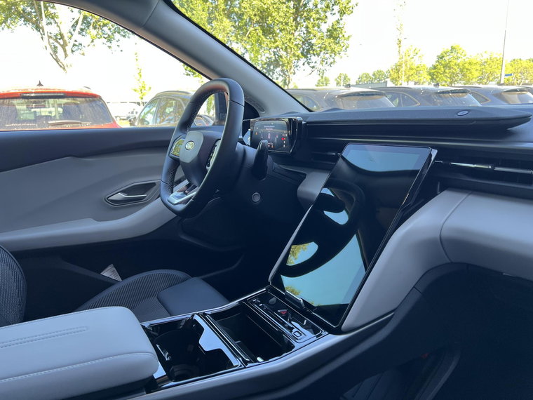 Vehicle Image 13