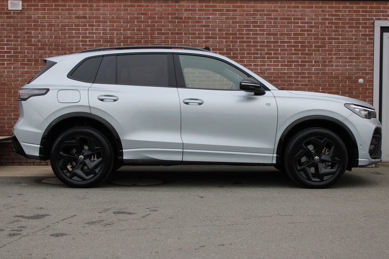 Vehicle Image 25