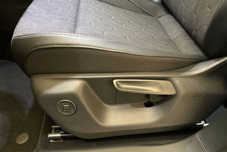 Vehicle Image 18