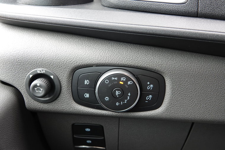Vehicle Image 25