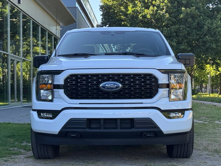 Vehicle Image 12