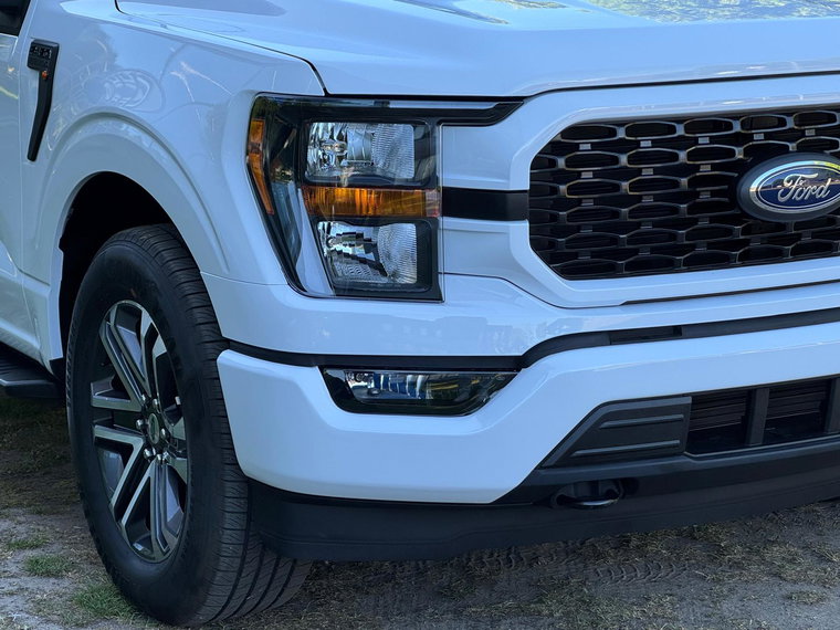 Vehicle Image 11