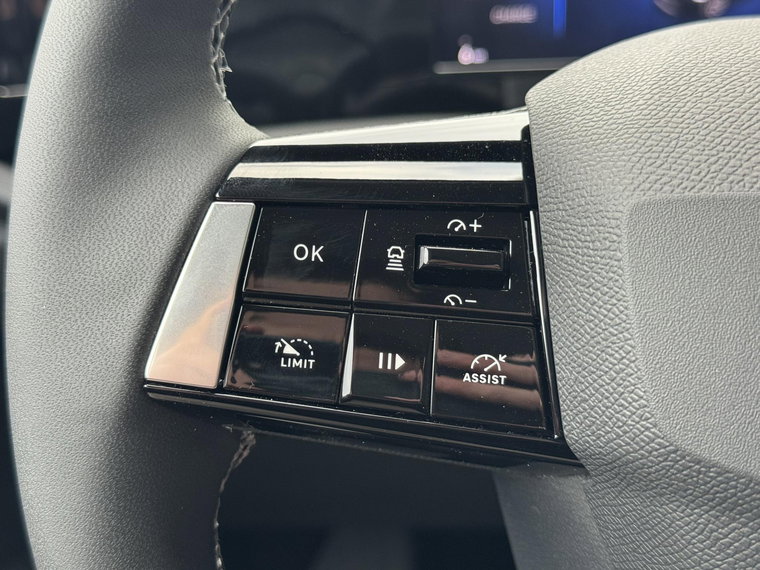 Vehicle Image 29