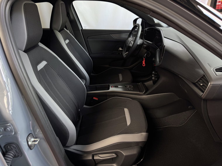 Vehicle Image 30