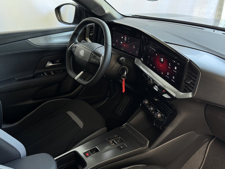 Vehicle Image 32